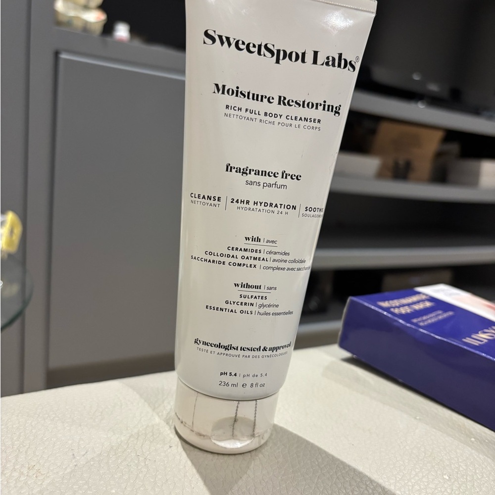 Moisture Restoring Body Wash - White